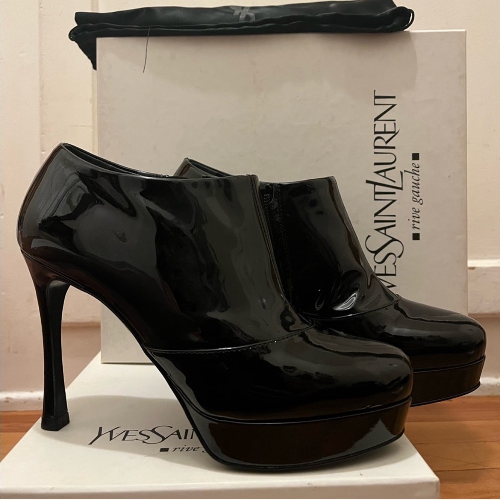 Yves Saint Laurent Black Patent Leather Heels
